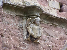 Bollitree Castle gargoyle (18-6-06)