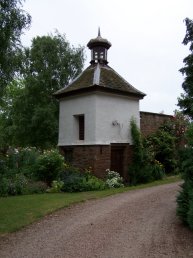 Bollitree Castle Folly (18-6-06)