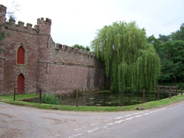 Bollitree Castle moat (18-6-06)