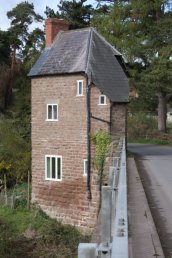 Hoarwithy Bridge Toll House