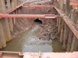 Water flowing out of the old culvert (31-03-08)