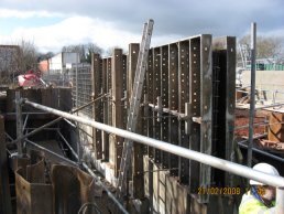 The upstream bridge parapet (27-02-08)