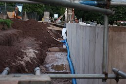 The back of the retaining wall (14-8-08)