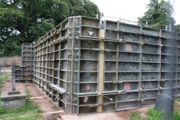 The corner of the shuttering (22-8-09)