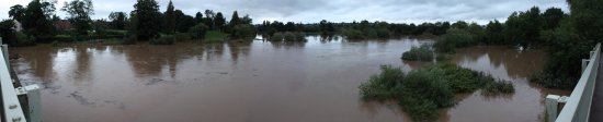 The view upstream from Wilton Bridge (06-09-08)