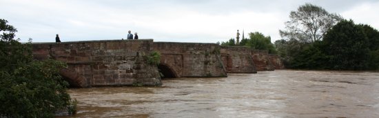 Wilton Bridge with the flood (07-09-08)
