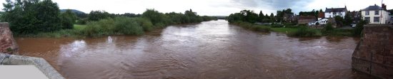 The river south of Wilton Bridge (27-07-07)