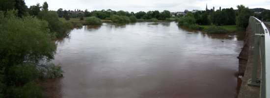 The river north of Wilton Bridge (27-07-07)