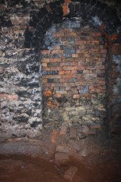 Bricks collapsing in a refuge (09-04-12)