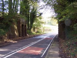 The A40 railway bridge at Boxbush (29-10-06)