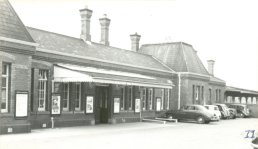 Ross Station entrance
