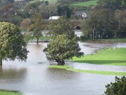 The Wye in flood Ross-on-Wye (7-11-05)