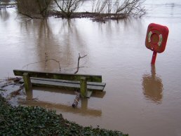 The Wye in flood Ross-on-Wye (28-3-05)