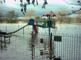 The Wye in flood Ross-on-Wye (11-05)