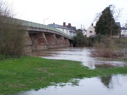 The river Wye in flood (28-3-06)