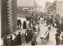 Pram race on Cantilupe Road