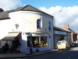 Cantilupe Road and Gloucester Road junction