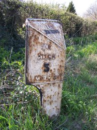Lea Line (Lea Parish) mile marker - 5 miles to Ross