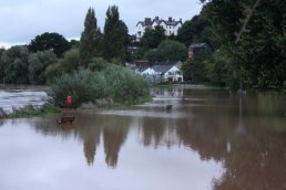 The river Wye in flood (06-09-08)
