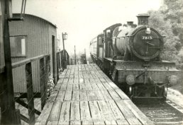 7815 in Weston-under-Penyard station