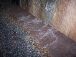 Minerals on the tunnel floor (29-10-06)
