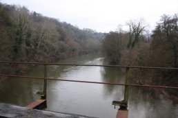 The view east off the Welsh Bicknor Bridge (03-01-2011)