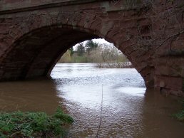 The river Wye in flood (28-3-06)